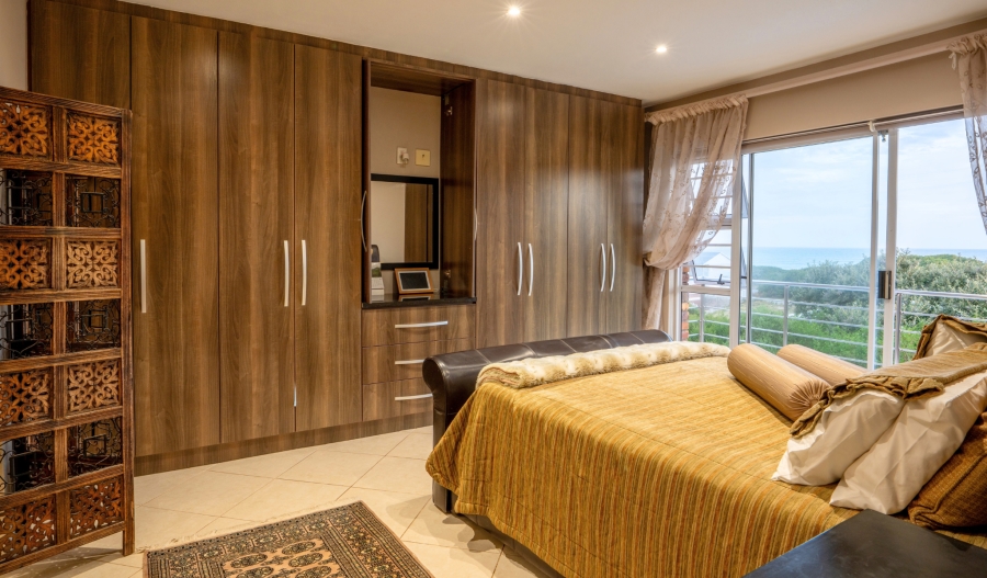 5 Bedroom Property for Sale in Paradise Beach Eastern Cape